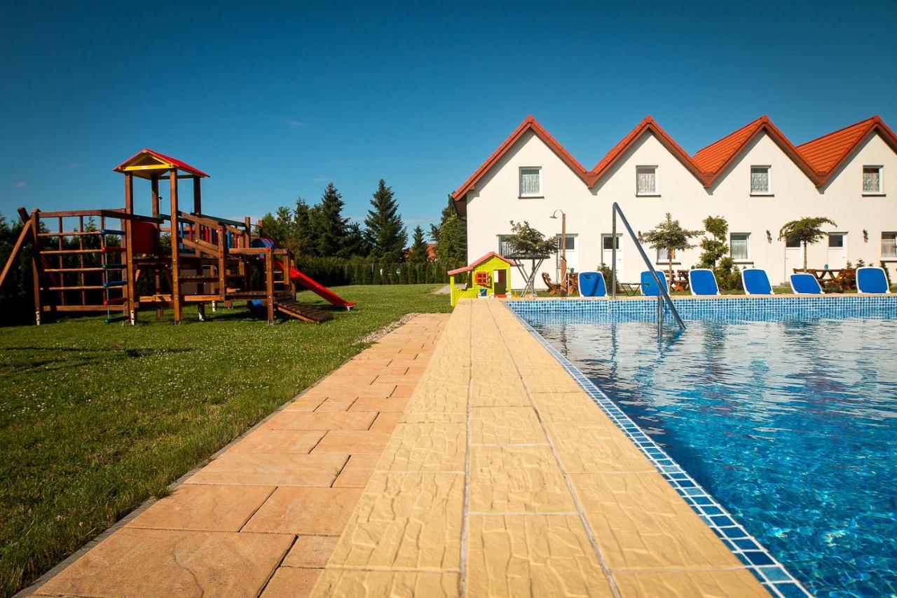 Aqua Fun Domki Z Basenem Ujście-Darłowskie Kültér fotó